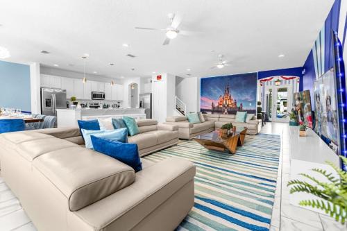 Kissimmee House | Upstay-Mansion w Spa-Pool-Cinema-Games - Sleeps 36