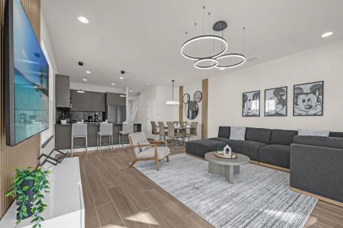 Four Corners House | Upstay - Sunny Clermont Getaway with Private Pool