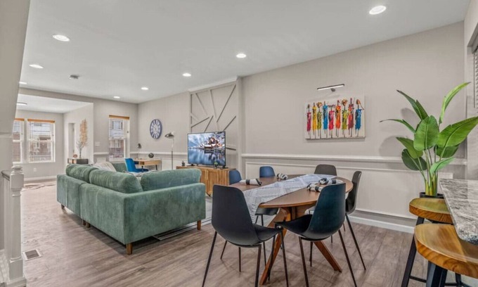 Olney-Oak Lane House | Uptown Gem - Comfort. Cleanliness. Character!