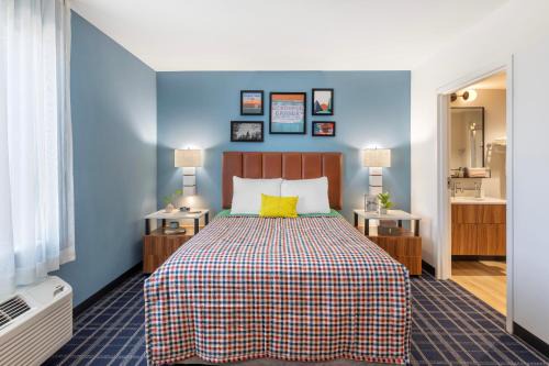 Centennial Hotel | Uptown Suites Extended Stay Denver CO - Centennial
