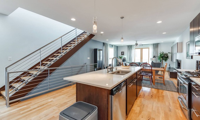 Third Ward House | Uptown Townhouse, Rooftop Terrace, 3 Story, 2 Bed