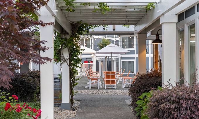 Calistoga Hotel | UpValley Inn & Hot Springs Napa Valley, an Ascend Collection Hotel