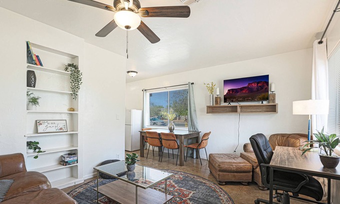 Governmental Mall Apartment | Urban 2BR Apt, Mins to Airport, DT Phoenix + Wifi