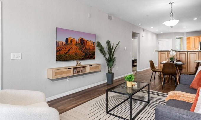 Tempe Apartment | Urban 2BR-Pool, Pkng, NearASU Mill Ave&Cmelbck Mtn