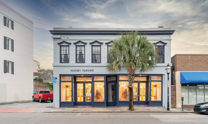 Downtown Charleston Apartment | Urban and Charming, Sleeps 12 on King Street!