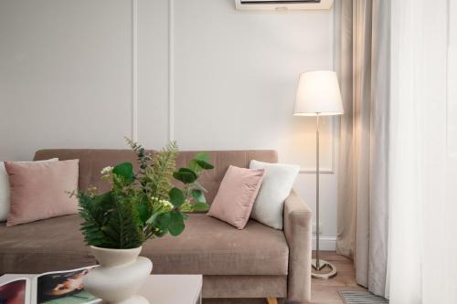 Mirow Apartment | Urban Chic - Luxury Stay at Mennica Residence Warsaw