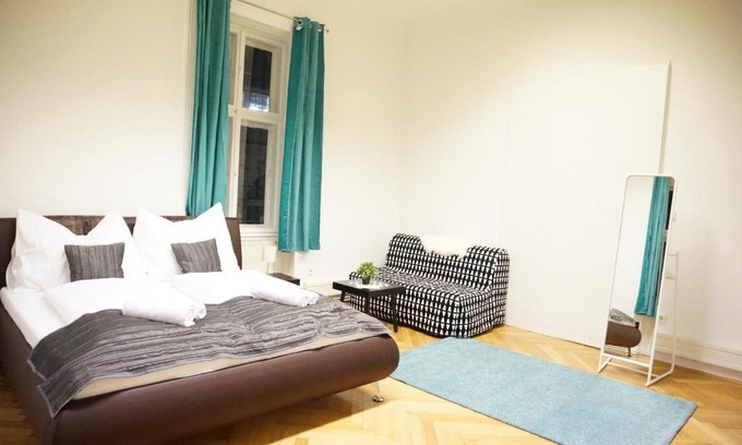 Wahring Apartment | Urban City Apartment - Contactless Check-In