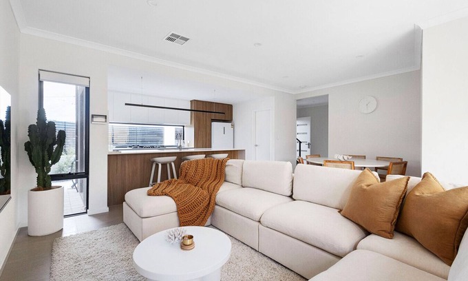 Hillarys House | Urban Haus - Hillarys