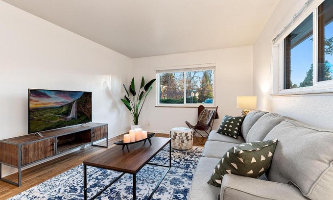 University Acres Apartment | Urban Oasis Near Old Town & PVH - Dog Friendly!