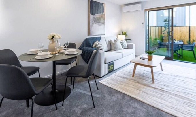 Upper Riccarton House | Urban Park Escape 2 Bed 2 Bath w/Carpark