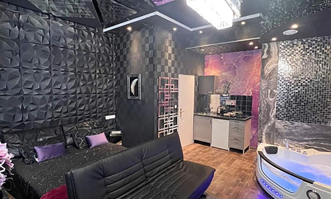Mariahilf Hotel | Urban Suite With Jaccuzzi on Shopping Street