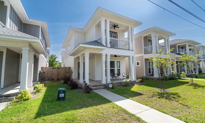 South Pensacola House | Urban Vista | 4 Bed, 2.5 Bath