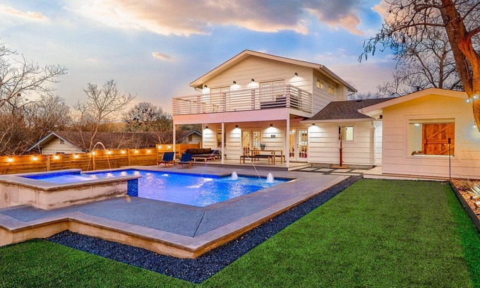 Parker Lane House | UT Football Fave - Pool, Hot Tub, BBQ Grill, Etc!