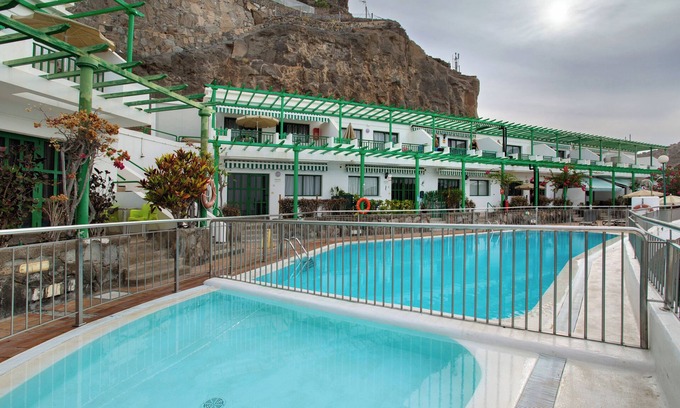 Puerto Rico Apartment | Vacation Apartment 'Casa Los Veleros F2' with Sea View, Shared Pool and Wi-Fi