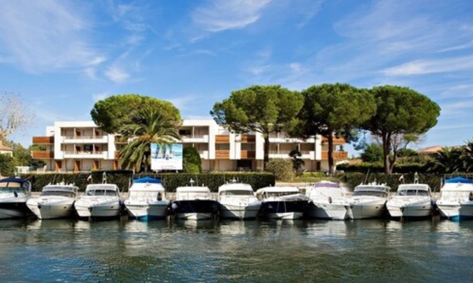 Mandelieu-La-Napoule House | Vacancéole - Résidence Carré Marine