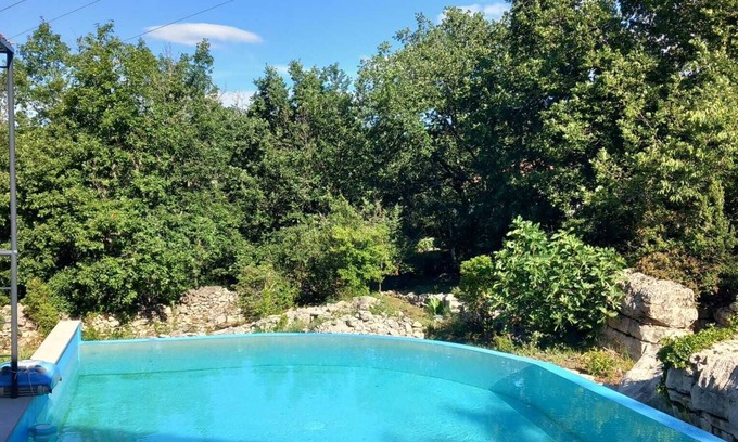 Saint Alban Auriolles Villa | Vacances de rêve au milieu des cigales VILLA avec piscine proche Vallon