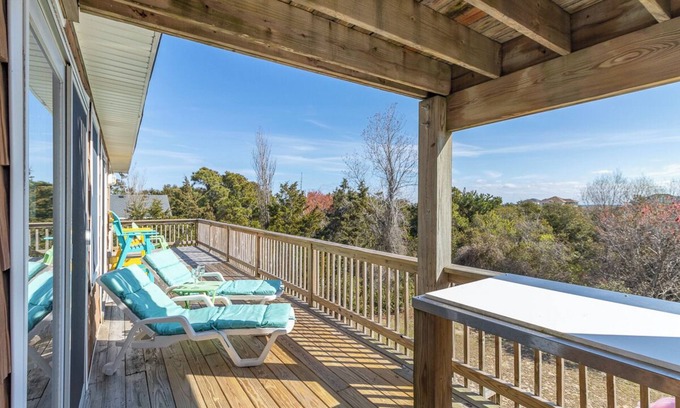 Carova Beach House | Vacation among the wild horses at this beautiful Carova beach house! 4x4 Require