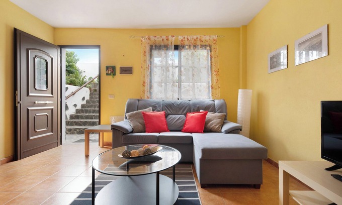 La Mancha Apartment | Vacation Apartment “Las Viñas 1” near the Beach with Mountain Views & WiFi