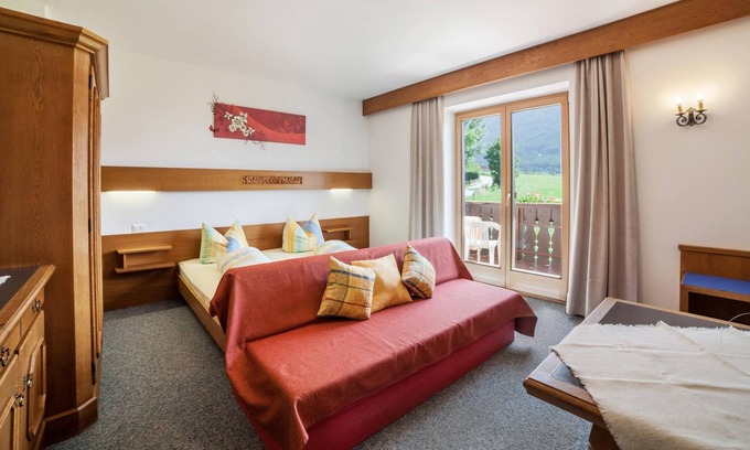 Burgusio Apartment | Vacation Apartment "Sonnenhof Sonnaufgang" with Mountain View and Terrace