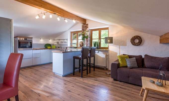 Oberaudorf Apartment | Vacation apartment at Silbergersee No. 1, 70 sqm with balcony
