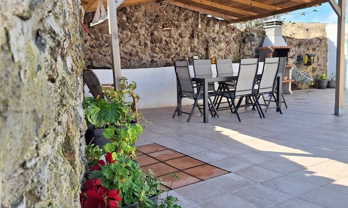 Ruigomez House | Vacation Apartment 'El Auchon Casa Vacacional' with Sea View, Private Terrace and Wi-Fi