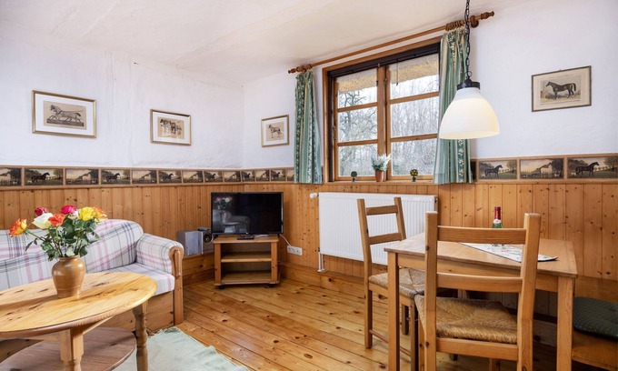 Biendorf Apartment | Vacation apartment Neubukow with gallery - Ferienhof Schwalbennest OFC 24