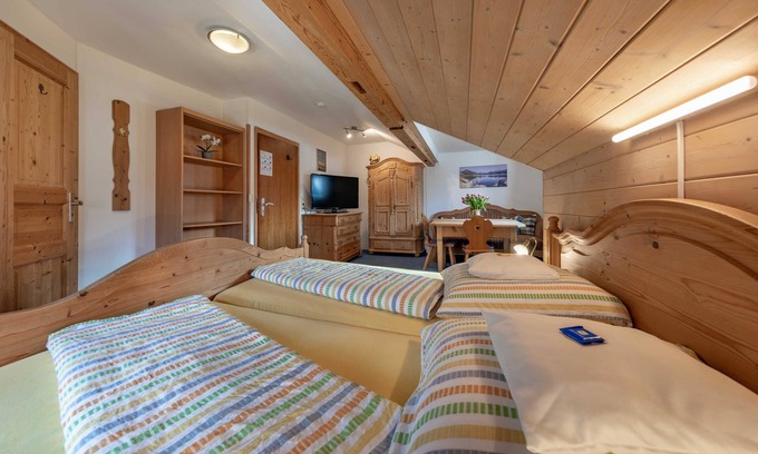 Schliersee Apartment | Vacation apartment Schwalbennest - Guesthouse Forelle am See