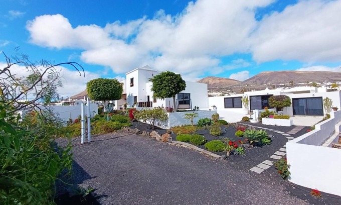 Macher Apartment | Vacation Apartment 'Villa Lilli' with Sea View, Private Pool and Wi-Fi