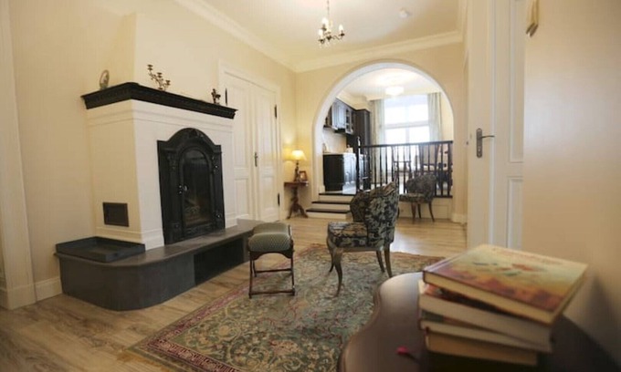 Swiebodzin Apartment | Vacation apartment with fireplace in the castle with park - approx. 67 sqm