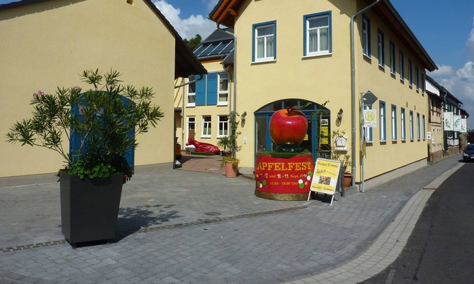 Ringen Apartment | Vacation between fruit, wine and forest