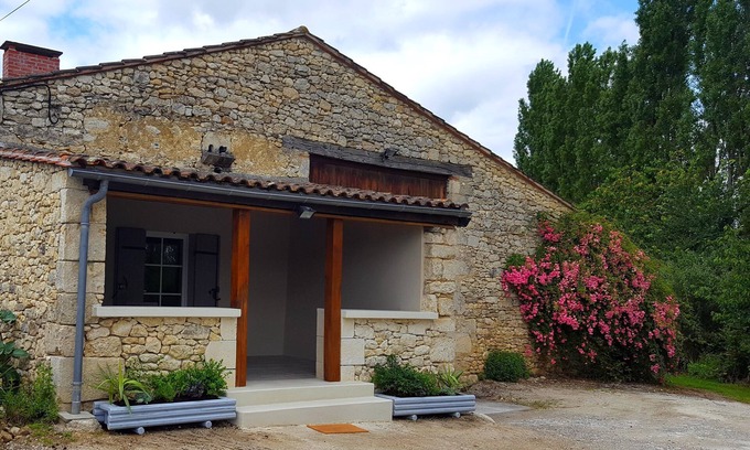 Villeneuve-de-Duras House | Vacation Home "La Petite Maison" at the Vineyard