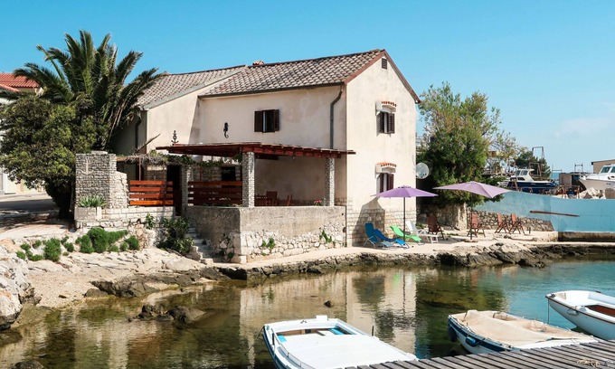 Nerezine House | Vacation home Delfar by Interhome