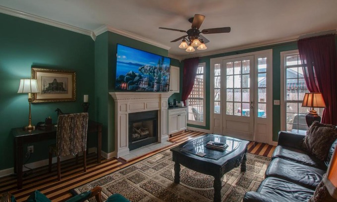 Buena Vista House | Vacation Home 5 Mins to Down Town 2 Bedrooms 2 Baths Garden Area Hot Tub