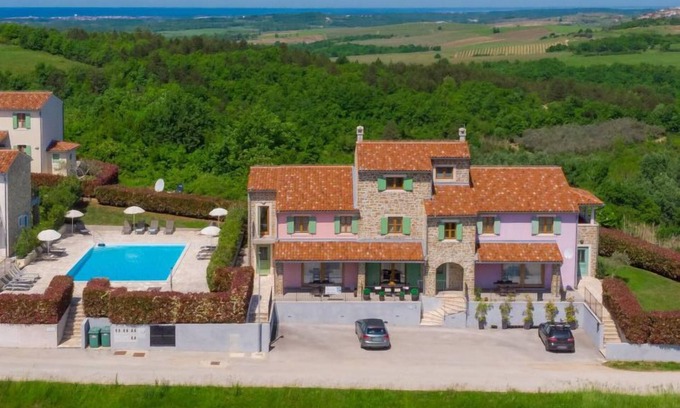 Baredine House | Vacation home Bullea by Interhome