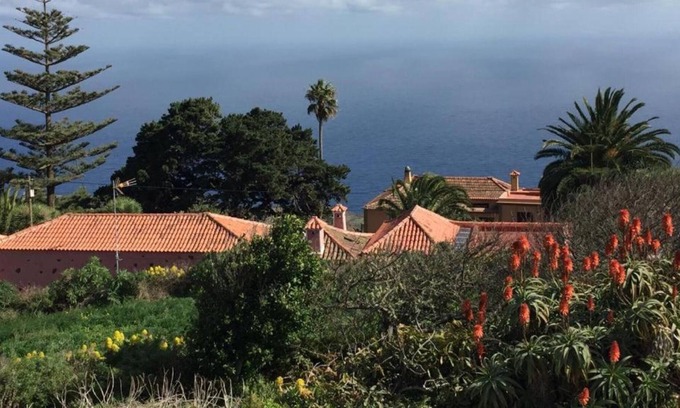 Villa de Mazo House | Vacation Home "Casa Monterrey Uno" with Mountain View, Garden & Wi-Fi