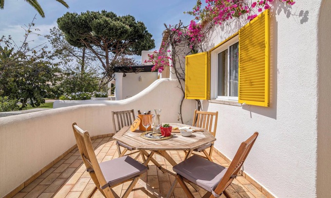 Vilamoura House | Vacation Home Casa 012 with Wi-Fi, Balcony, Garden & Pool