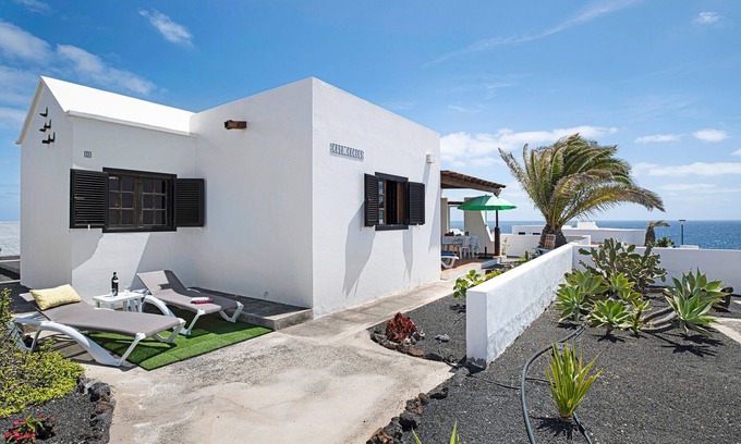 Charco del Palo House | Vacation Home 'Casa Cactus' with Sea View, Private Terrace and Wi-Fi