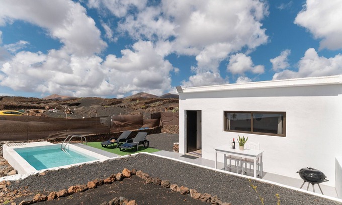 Tias House | Vacation Home 'Casa Jonas' with Sea View, Private Pool and Wi-Fi