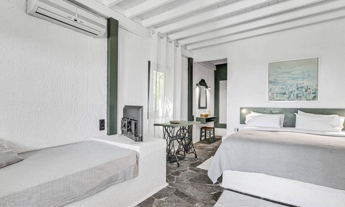 Gythio House | Vacation Home "Double Studio" near Beach with Private Terrace & Wi-Fi