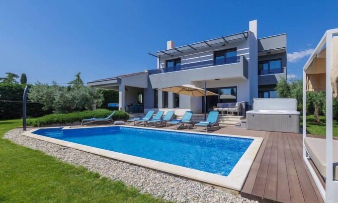 Kastelir-Labinci House | Vacation home Grande by Interhome