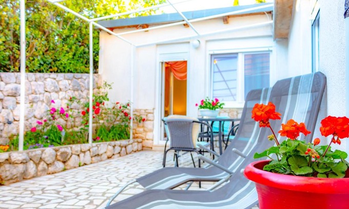 Novi Vinodolski Apartment | Vacation Home Grill & Chill with 350m2 garden with BBQ