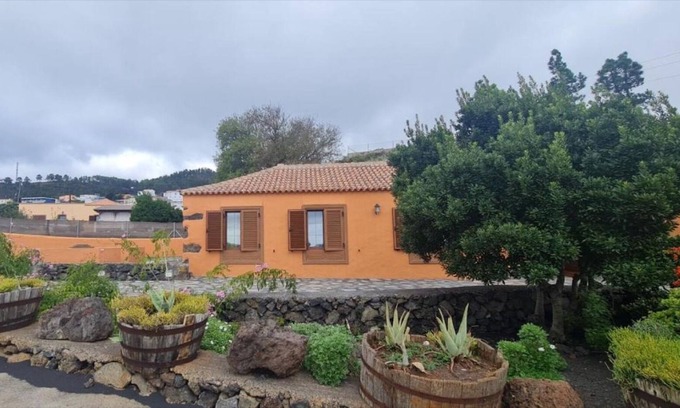 Fuencaliente de la Palma House | Vacation Home "La Bodega B" with Mountain View, Garden & Wi-Fi