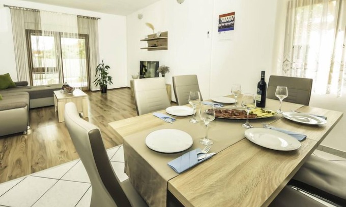 Pridraga House | Vacation home Laura by Interhome