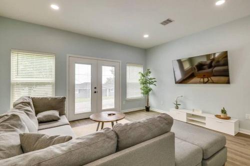 Onalaska House | Vacation Home Lake Livingston!