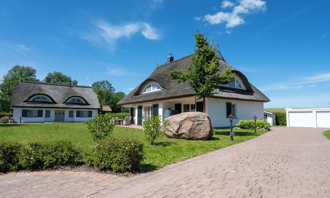 Puddemin House | Vacation home Lindenfels in the south of the island of Rügen