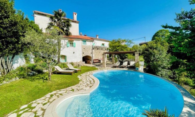 Zagore House | Vacation home Luna by Interhome