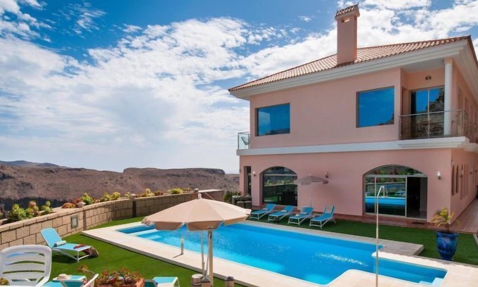 Monte Leon House | Vacation home Majestic Villa Monte Leon for 6 + 6 in Maspalomas - 6 persons, 3 bedrooms