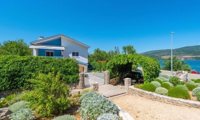 Pridraga House | Vacation home Milka by Interhome