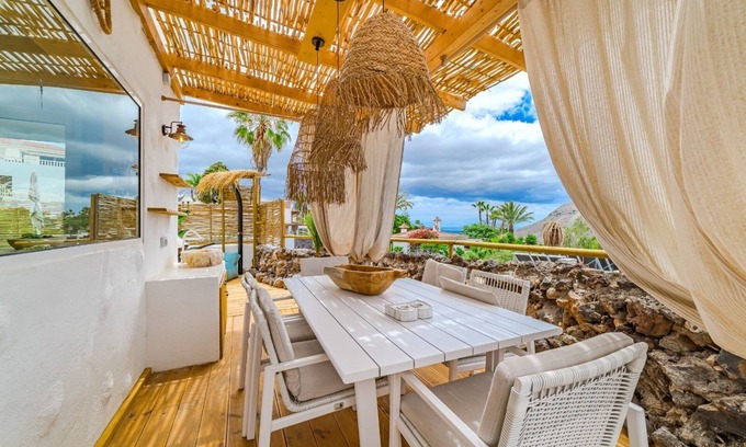 Chayofa House | Vacation Home 'Oceania B' with Sea View, Wi-Fi and Air Conditioning