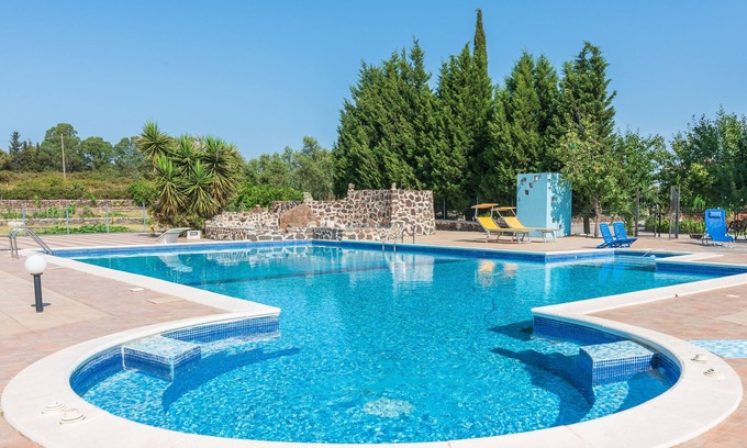 Melilli House | Vacation Home "Valle Delizia Margi" with Shared Pool, Whirlpool & Wi-Fi